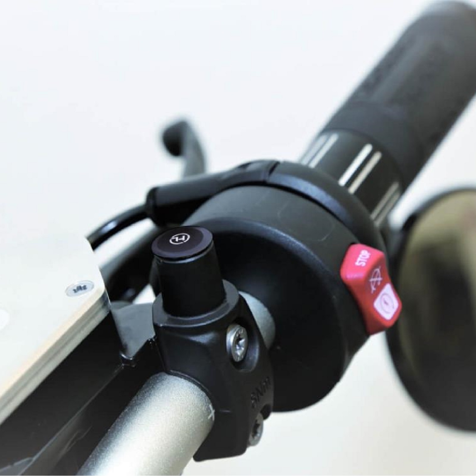 Lenkerendenspiegel Paar für Superbikes in schwarz e-geprüft Shin Yo und Abdeckkappen M10 von Highsider